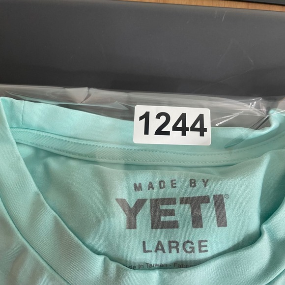 Yeti Shirt Men Large Performance Fishing Long Sleeve Outdoor Surf Shark Athletic - Picture 9 of 9